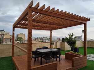 چوب پلاست در باران